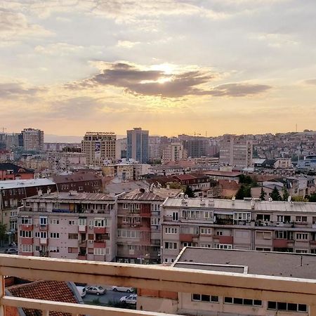 Spacious Downtown Apartment With A City View Pristina Kültér fotó